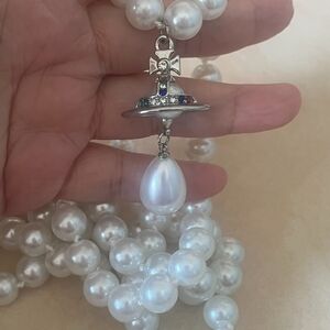 Elegant Silver and White Pearl Necklace